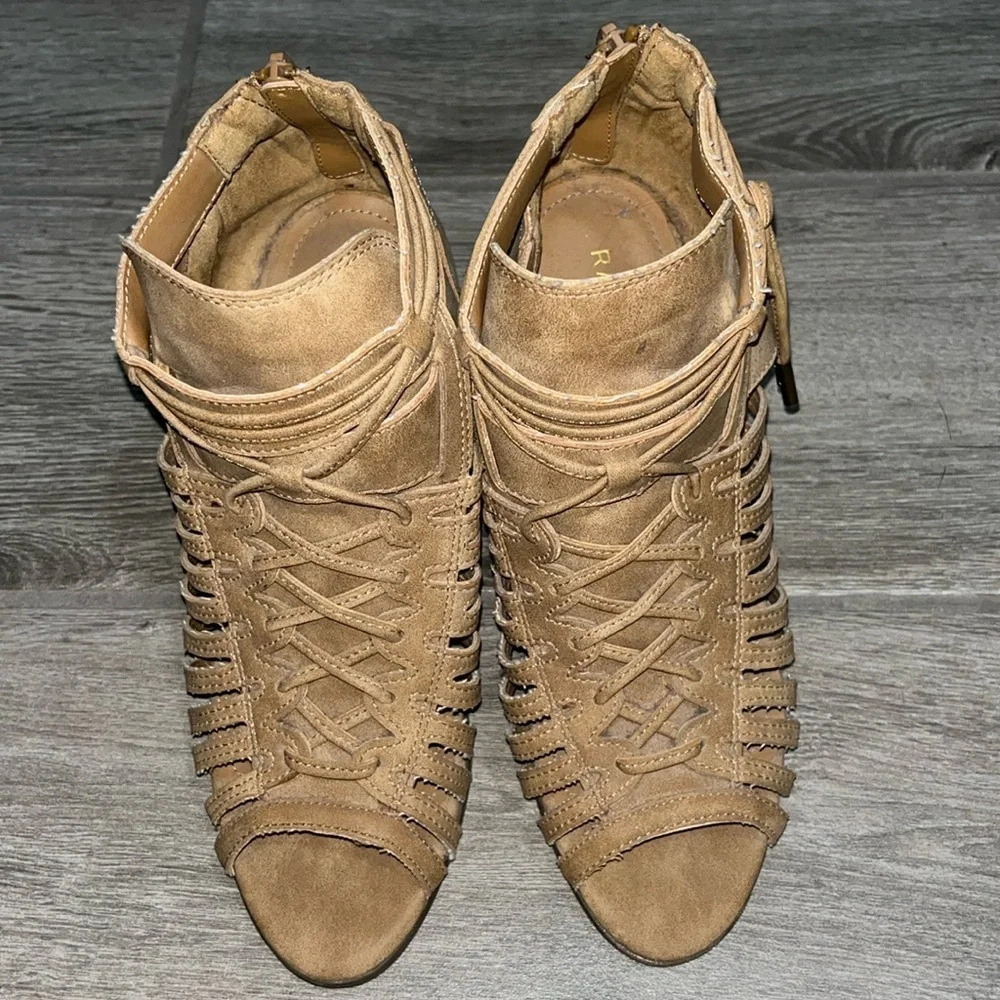 Rampage Vella Women’s chunky heel tan faux suede size 7.5